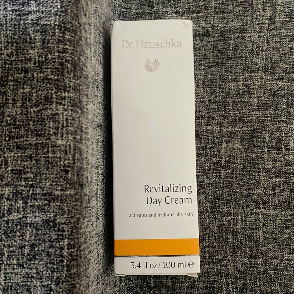 NWT Dr Haushka Revitalizing Day Cream 3.4 fl oz